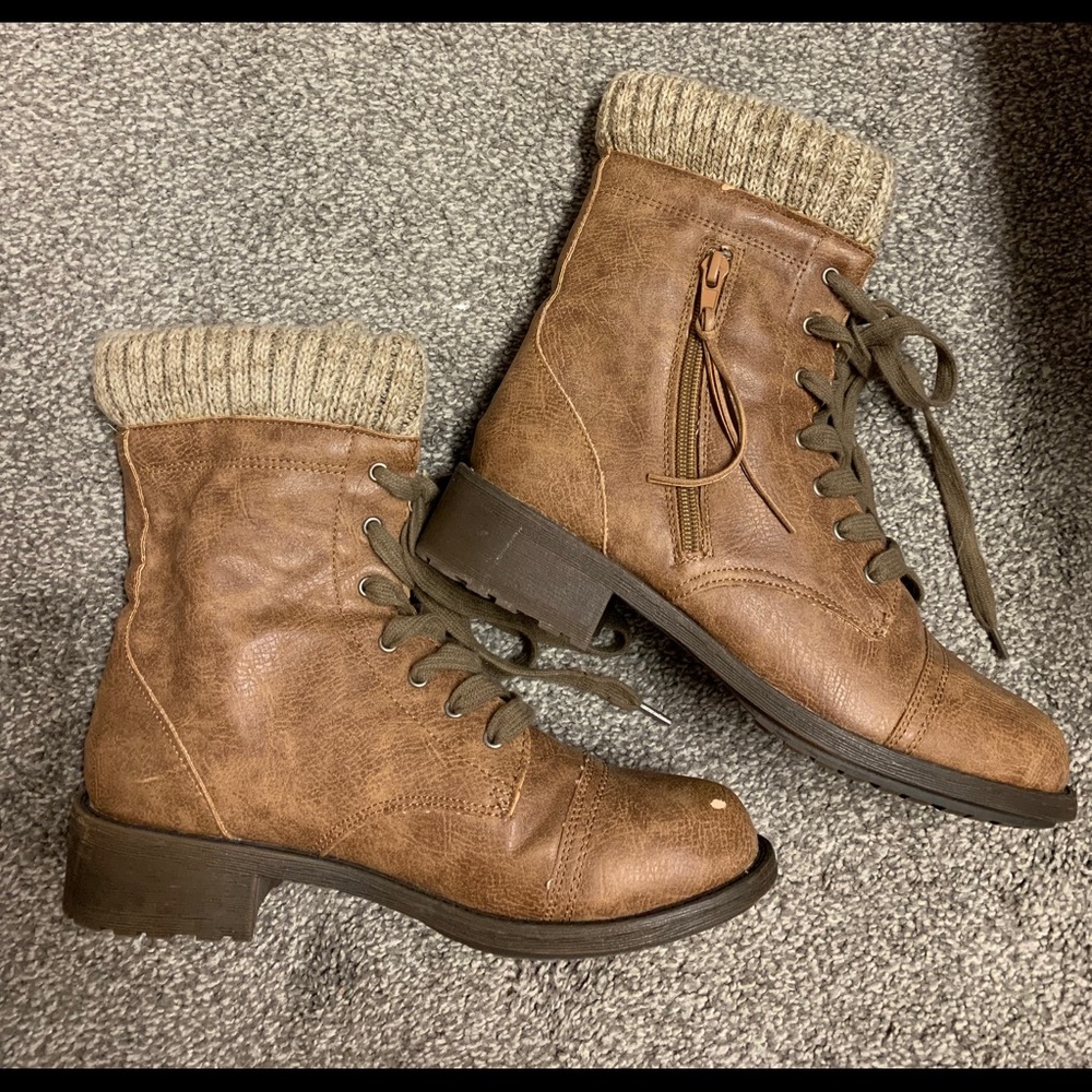 Combat boots